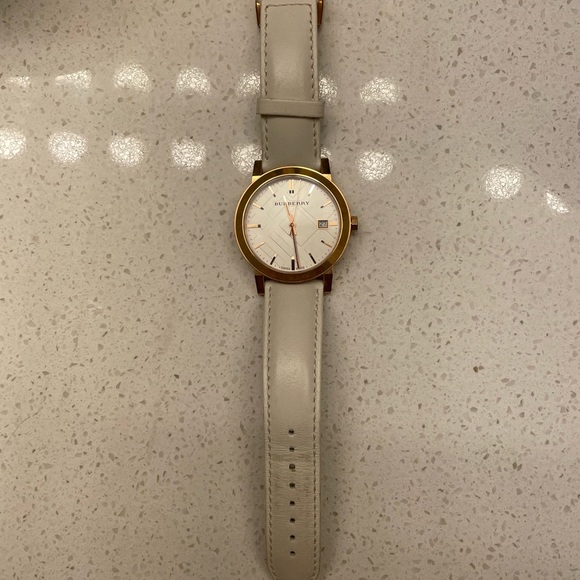 Burberry “The City” rose gold watch - Picture 2 of 5